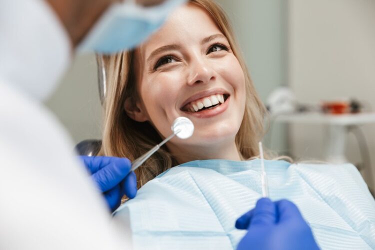 Ihr Weg zu lupenreinen Zähnen mit PZR - Zahnarzt Gießen
